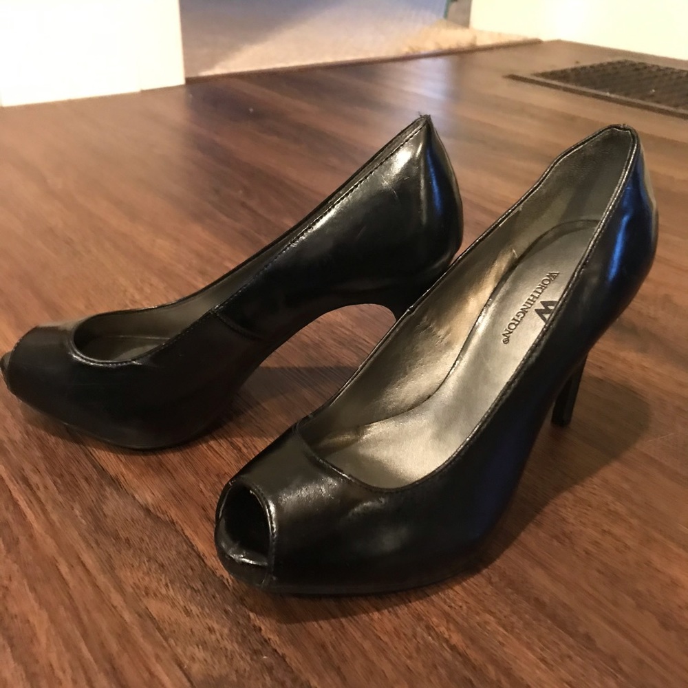 Black Worthington peep toe pumps. Good condition!